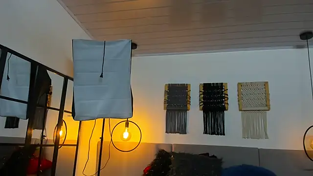 Snapshot of Sweet_camille chatting on October 18, 2025, 2:13 am Sweet camille online show from October 18, 2025, 2:13 am