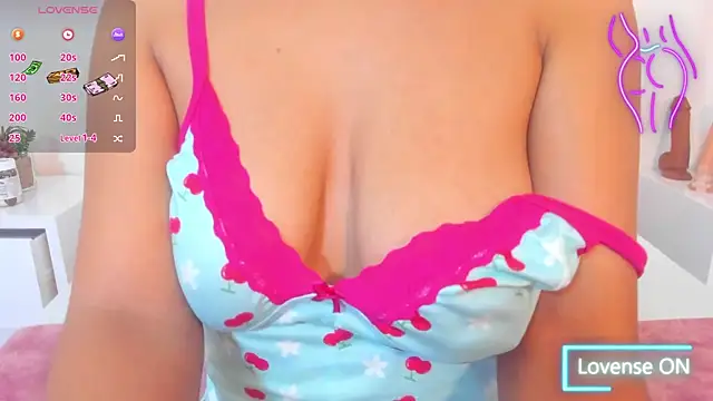 Snapshot of DulceColeman chatting on October 13, 2025, 7:15 pm DulceColeman online show from October 13, 2025, 7:15 pm