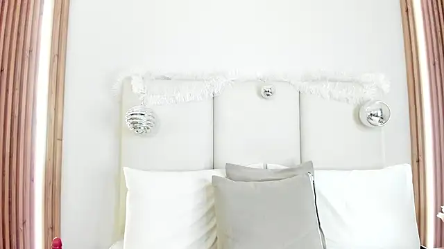 DulceColeman online show from December 19, 2025, 11:29 pm