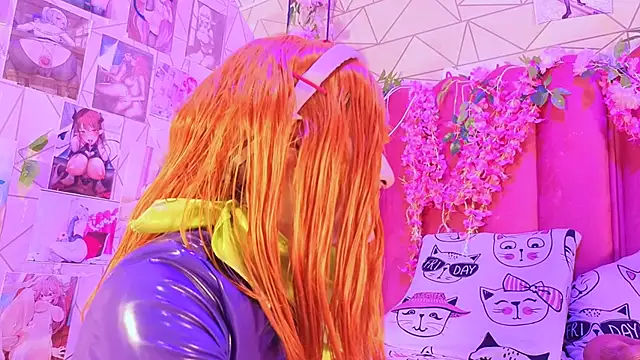 Snapshot of Alicebenett chatting on October 18, 2025, 9:06 pm Alicebenett online show from October 18, 2025, 9:06 pm