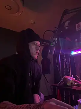 traejddd online show from April 8, 2026, 4:36 am