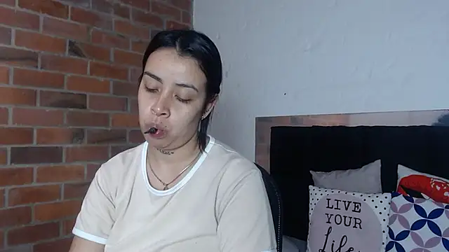 salome  hills1 online show from November 25, 2025, 1:55 pm