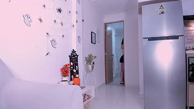 Snapshot of DannaHyde chatting on October 17, 2025, 5:15 pm DannaHyde online show from October 17, 2025, 5:15 pm