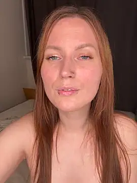 Snapshot of EmmaWarren chatting on September 16, 2025, 5:36 pm EmmaWarren online show from September 16, 2025, 5:36 pm