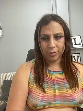 Analia 01 online show from April 18, 2026, 7:07 pm