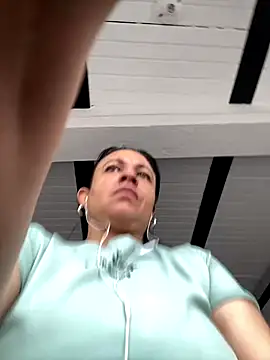 Snapshot of martina_bk chatting on September 30, 2025, 1:06 pm martina bk online show from September 30, 2025, 1:06 pm