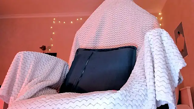 Snapshot of Britney_Ross chatting on November 2, 2025, 3:55 am Britney Ross online show from November 2, 2025, 3:55 am