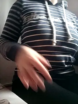 Snapshot of Mirra_bella30 chatting on December 9, 2024, 10:11 am Mirra bella30 online show from December 9, 2024, 10:11 am