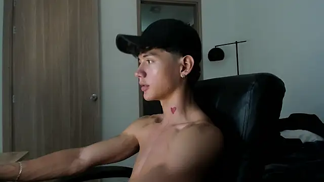 Snapshot of badboy_one_ chatting on February 6, 2025, 10:00 pm badboy one online show from February 6, 2025, 10:00 pm