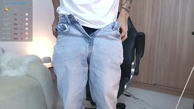 Snapshot of badboy_one_ chatting on October 5, 2025, 11:28 pm badboy one online show from October 5, 2025, 11:28 pm