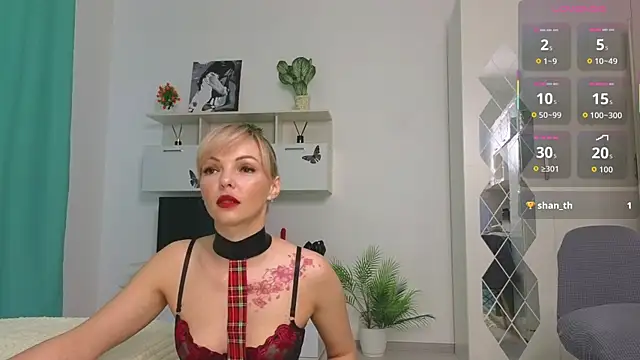 Molliblum online show from June 3, 2026, 2:18 pm