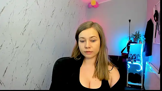 Snapshot of holly_xglam chatting on February 24, 2026, 9:15 pm holly xglam online show from February 24, 2026, 9:15 pm