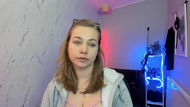 Snapshot of holly_xglam chatting on February 10, 2026, 7:57 pm holly xglam online show from February 10, 2026, 7:57 pm