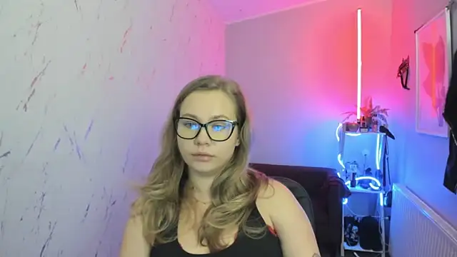 holly xglam online show from October 27, 2025, 8:10 pm