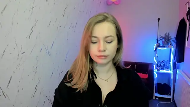 Snapshot of holly_xglam chatting on February 4, 2026, 7:53 pm holly xglam online show from February 4, 2026, 7:53 pm