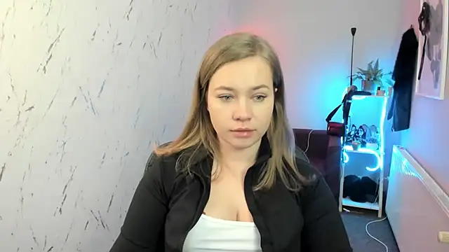 Snapshot of holly_xglam chatting on February 14, 2026, 8:20 pm holly xglam online show from February 14, 2026, 8:20 pm