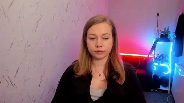 holly xglam online show from March 24, 2026, 8:42 pm