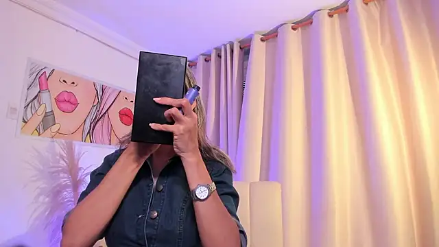 SkiinnyAna online show from March 25, 2026, 7:35 pm