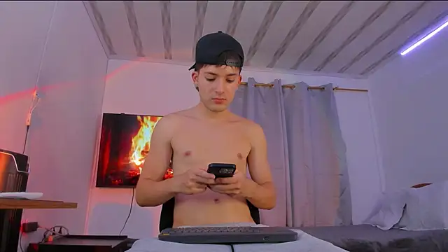 Snapshot of bower_and_colucci chatting on October 4, 2025, 2:35 am bower and colucci online show from October 4, 2025, 2:35 am