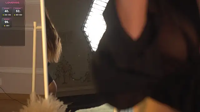 Snapshot of happywhores chatting on December 17, 2025, 9:42 pm happywhores online show from December 17, 2025, 9:42 pm