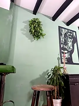 Snapshot of thirstymoonxx chatting on February 17, 2026, 4:32 am thirstymoonxx online show from February 17, 2026, 4:32 am