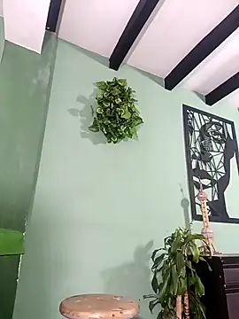 Snapshot of thirstymoonxx chatting on February 3, 2026, 4:43 am thirstymoonxx online show from February 3, 2026, 4:43 am