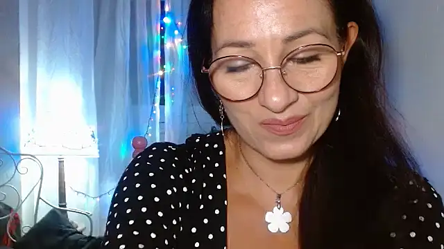 Snapshot of KeisyNeonX chatting on October 3, 2025, 7:37 pm KeisyNeonX online show from October 3, 2025, 7:37 pm