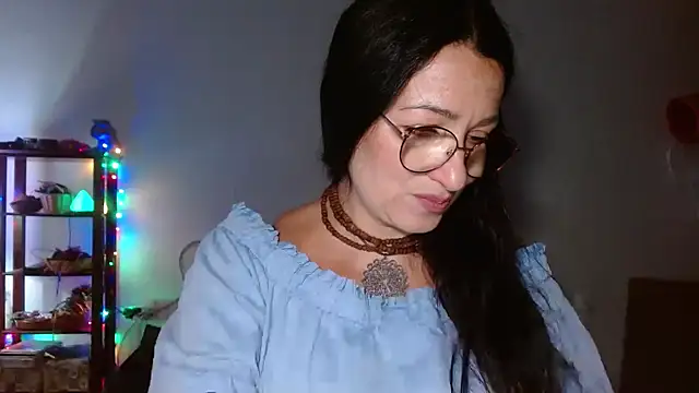 Snapshot of KeisyNeonX chatting on November 3, 2025, 7:17 pm KeisyNeonX online show from November 3, 2025, 7:17 pm