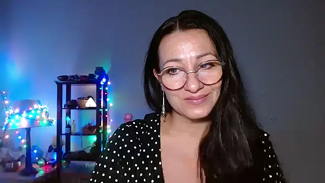 Snapshot of KeisyNeonX chatting on October 4, 2025, 7:37 pm KeisyNeonX online show from October 4, 2025, 7:37 pm