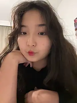 Snapshot of cutie_mio chatting on December 19, 2024, 5:08 pm cutie mio online show from December 19, 2024, 5:08 pm