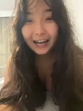 Snapshot of cutie_mio chatting on December 16, 2024, 6:05 pm cutie mio online show from December 16, 2024, 6:05 pm
