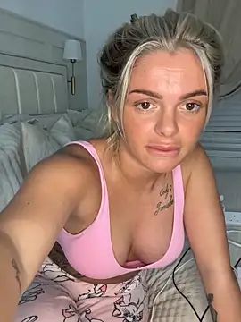 IrishTeenBarbie69 online show from October 7, 2025, 10:00 pm