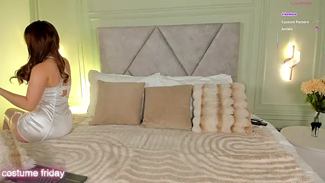  Miss Kimm online show from October 8, 2025, 11:45 am