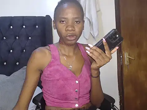 Sexyprecious01 online show from September 27, 2025, 2:23 pm