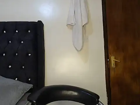 Sexyprecious01 online show from September 29, 2025, 5:51 pm