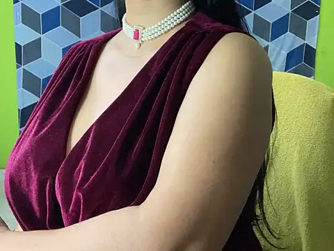 Snapshot of Aishwarya_101_ chatting on February 4, 2025, 6:14 am Aishwarya 101 online show from February 4, 2025, 6:14 am
