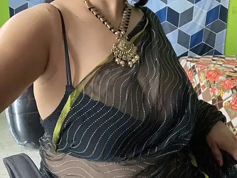 Snapshot of Aishwarya_101_ chatting on February 20, 2025, 11:32 pm Aishwarya 101 online show from February 20, 2025, 11:32 pm