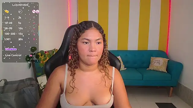 Snapshot of Cristal_War chatting on October 8, 2025, 11:16 pm Cristal War online show from October 8, 2025, 11:16 pm