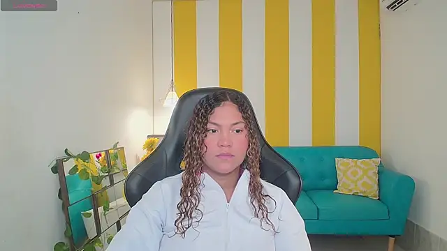 Snapshot of Cristal_War chatting on September 26, 2025, 10:38 pm Cristal War online show from September 26, 2025, 10:38 pm