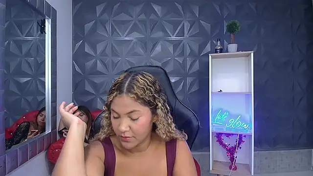 Snapshot of Cristal_War chatting on February 13, 2026, 11:27 pm Cristal War online show from February 13, 2026, 11:27 pm