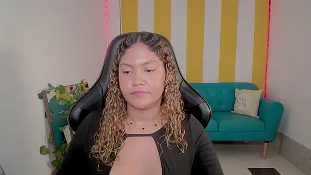 Snapshot of Cristal_War chatting on September 29, 2025, 11:32 pm Cristal War online show from September 29, 2025, 11:32 pm