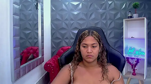 Snapshot of Cristal_War chatting on February 8, 2026, 11:35 pm Cristal War online show from February 8, 2026, 11:35 pm