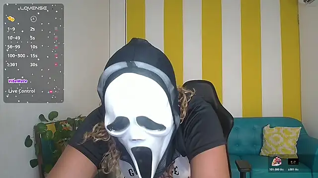 Snapshot of Cristal_War chatting on October 24, 2025, 11:37 pm Cristal War online show from October 24, 2025, 11:37 pm