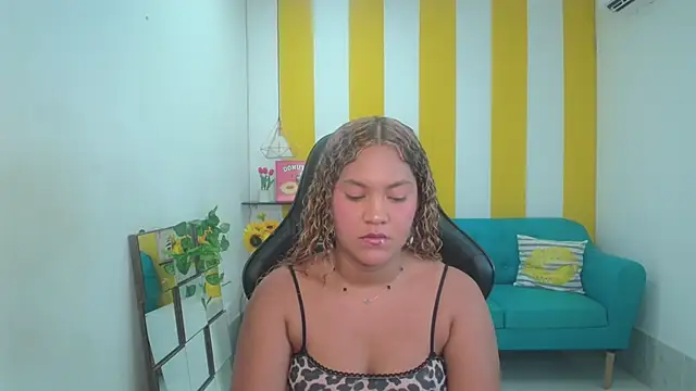 Snapshot of Cristal_War chatting on January 16, 2026, 10:03 pm Cristal War online show from January 16, 2026, 10:03 pm