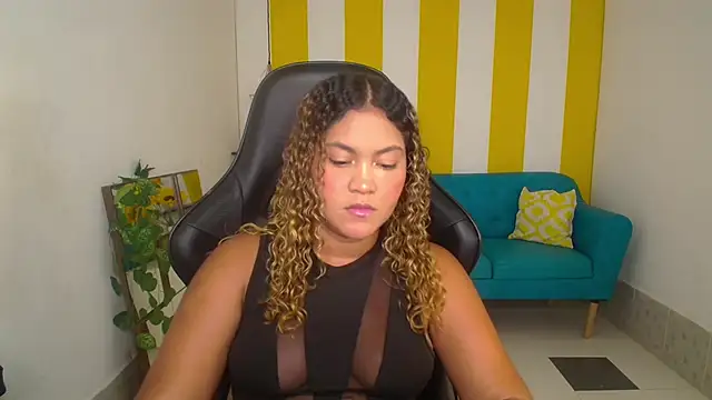 Snapshot of Cristal_War chatting on October 30, 2025, 11:12 pm Cristal War online show from October 30, 2025, 11:12 pm