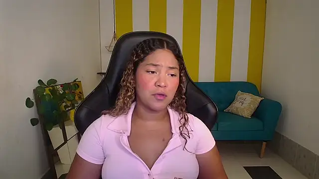 Snapshot of Cristal_War chatting on October 19, 2025, 11:07 pm Cristal War online show from October 19, 2025, 11:07 pm