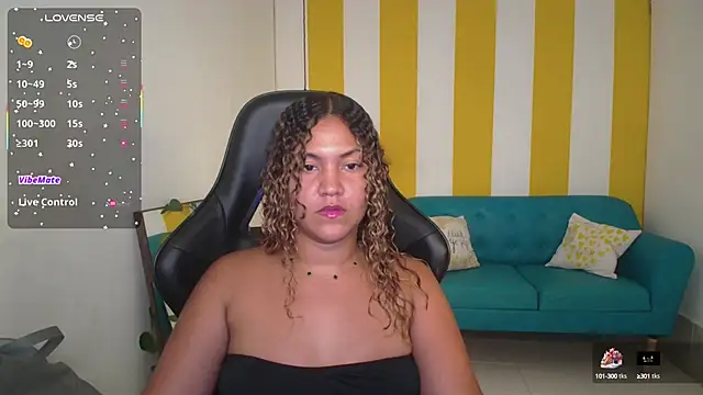 Snapshot of Cristal_War chatting on October 3, 2025, 11:50 pm Cristal War online show from October 3, 2025, 11:50 pm