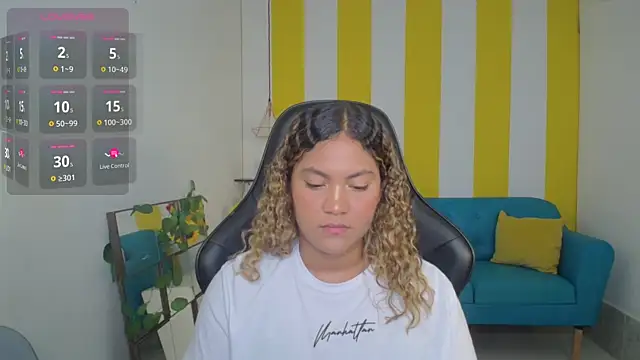 Snapshot of Cristal_War chatting on September 23, 2025, 11:45 pm Cristal War online show from September 23, 2025, 11:45 pm