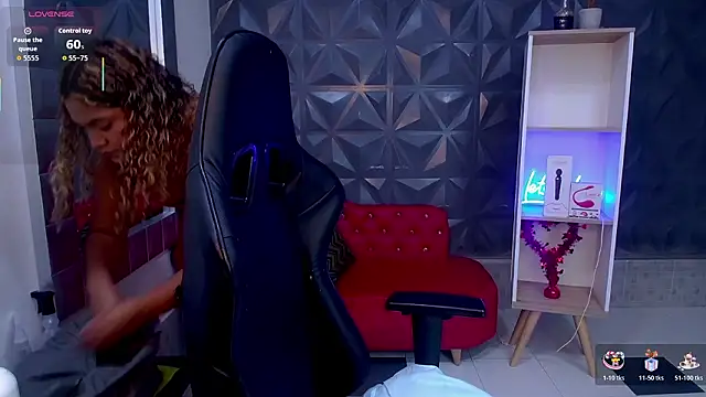 Snapshot of Cristal_War chatting on February 3, 2026, 10:48 pm Cristal War online show from February 3, 2026, 10:48 pm