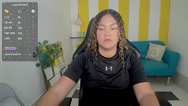 Snapshot of Cristal_War chatting on October 23, 2025, 10:52 pm Cristal War online show from October 23, 2025, 10:52 pm